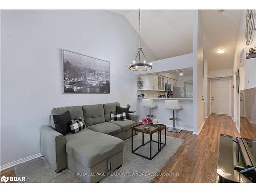 219-65 Bristol Road E, Mississauga, ON - Indoor Photo Showing Living Room