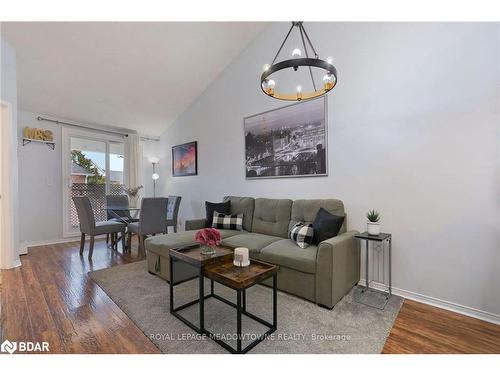 219-65 Bristol Road E, Mississauga, ON - Indoor Photo Showing Living Room