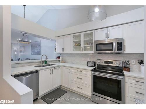 219-65 Bristol Road E, Mississauga, ON - Indoor Photo Showing Kitchen With Double Sink