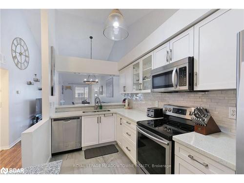 219-65 Bristol Road E, Mississauga, ON - Indoor Photo Showing Kitchen