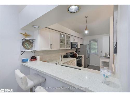 219-65 Bristol Road E, Mississauga, ON - Indoor Photo Showing Kitchen