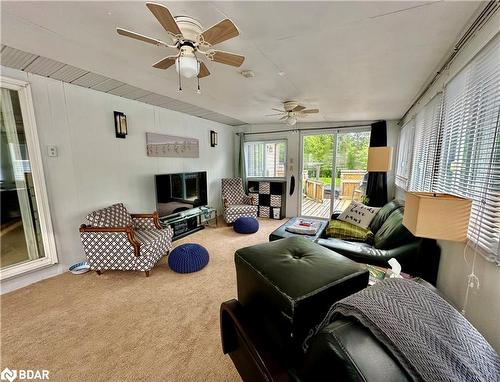 24 Broadview Street, Collingwood, ON - Indoor Photo Showing Living Room