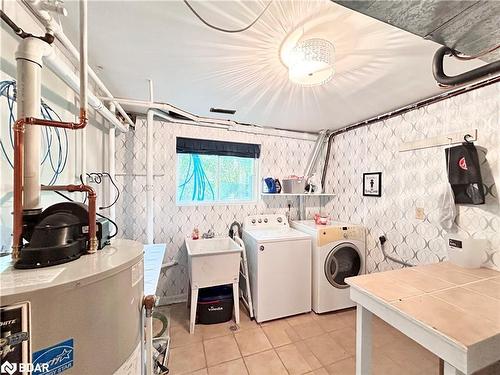 24 Broadview Street, Collingwood, ON - Indoor Photo Showing Laundry Room