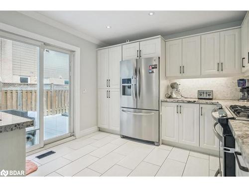 6375 Millers Grove, Mississauga, ON - Indoor Photo Showing Kitchen