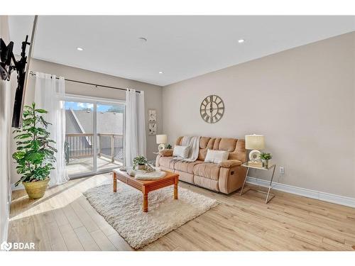 92 Lily Drive, Orillia, ON - Indoor Photo Showing Living Room