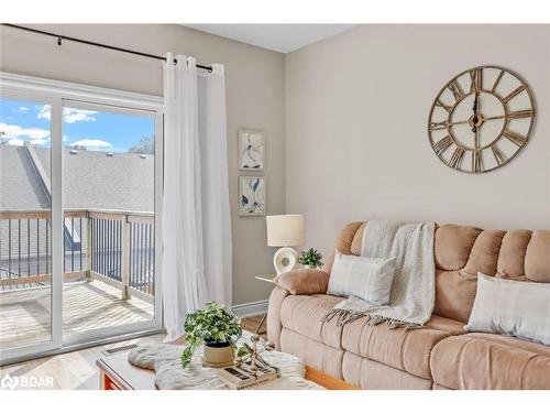 92 Lily Drive, Orillia, ON - Indoor Photo Showing Living Room