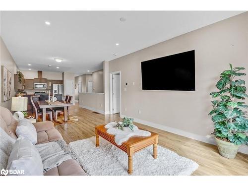 92 Lily Drive, Orillia, ON - Indoor Photo Showing Living Room