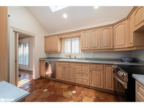 1373 Maple Road, Innisfil, ON - Indoor Photo Showing Kitchen