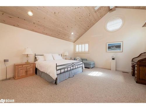 1373 Maple Road, Innisfil, ON - Indoor Photo Showing Bedroom