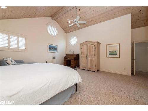 1373 Maple Road, Innisfil, ON - Indoor Photo Showing Bedroom