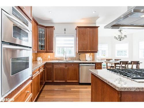 39 Vanderpost Crescent, Thornton, ON - Indoor Photo Showing Kitchen