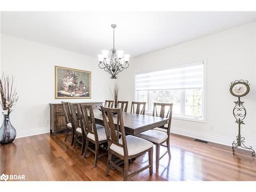 39 Vanderpost Crescent, Thornton, ON - Indoor Photo Showing Dining Room