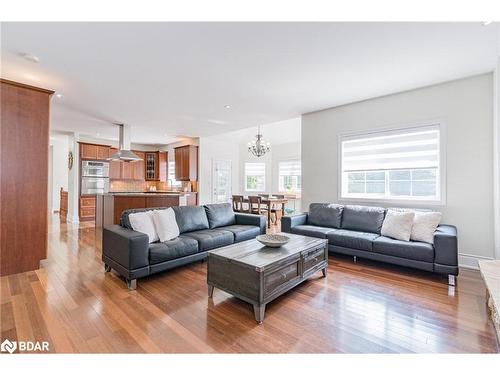 39 Vanderpost Crescent, Thornton, ON - Indoor Photo Showing Living Room