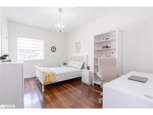 39 Vanderpost Crescent, Thornton, ON - Indoor Photo Showing Bedroom