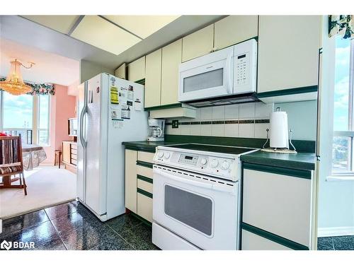 803-20 Cherrytree Drive, Brampton, ON - Indoor Photo Showing Kitchen