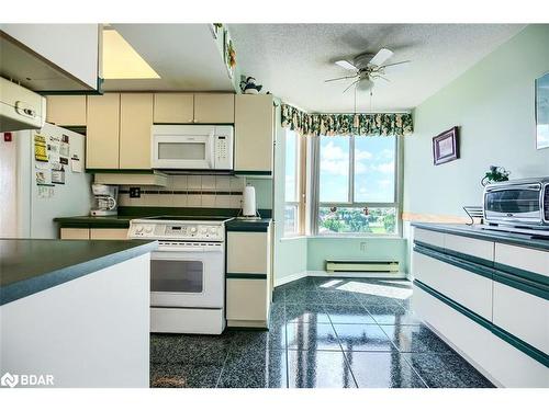 803-20 Cherrytree Drive, Brampton, ON - Indoor Photo Showing Kitchen