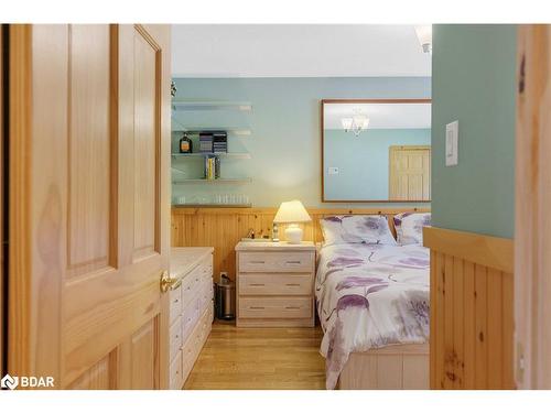 26 Algonquin Trail, Wasaga Beach, ON - Indoor Photo Showing Bedroom