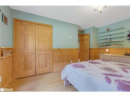 26 Algonquin Trail, Wasaga Beach, ON - Indoor Photo Showing Bedroom