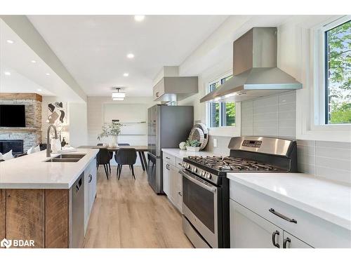 143 Collins Street, Collingwood, ON - Indoor Photo Showing Kitchen With Double Sink With Upgraded Kitchen