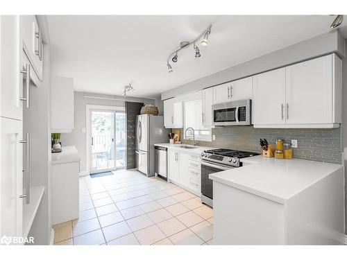 109 Ruffet Drive, Barrie, ON - Indoor Photo Showing Kitchen