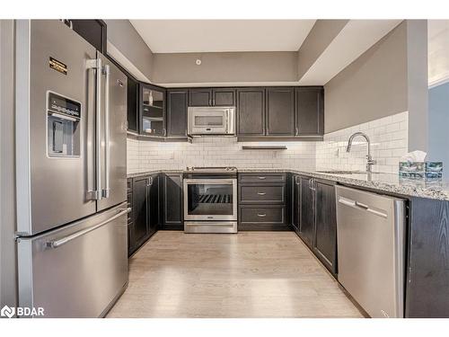 509-304 Essa Road, Barrie, ON - Indoor Photo Showing Kitchen With Stainless Steel Kitchen With Upgraded Kitchen