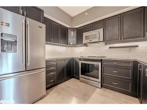 509-304 Essa Road, Barrie, ON - Indoor Photo Showing Kitchen With Stainless Steel Kitchen With Upgraded Kitchen