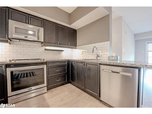 509-304 Essa Road, Barrie, ON - Indoor Photo Showing Kitchen With Upgraded Kitchen