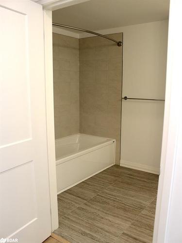 302-101 Golden Eagle Road, Waterloo, ON - Indoor Photo Showing Bathroom