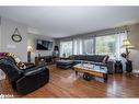 1043 Peter Street W, Oro-Medonte, ON  - Indoor Photo Showing Living Room 