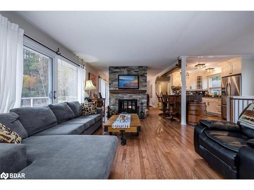 1043 Peter Street W, Oro-Medonte, ON - Indoor Photo Showing Living Room With Fireplace