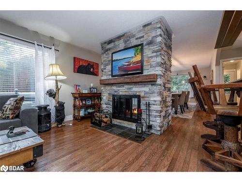 1043 Peter Street W, Oro-Medonte, ON - Indoor Photo Showing Living Room With Fireplace