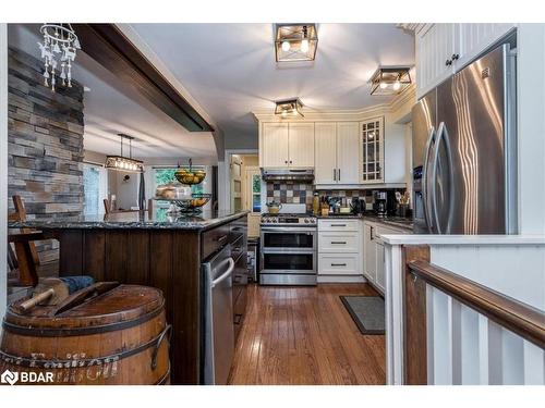 1043 Peter Street W, Oro-Medonte, ON - Indoor Photo Showing Kitchen