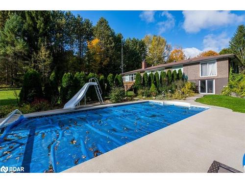 1043 Peter Street W, Oro-Medonte, ON - Outdoor With In Ground Pool With Backyard