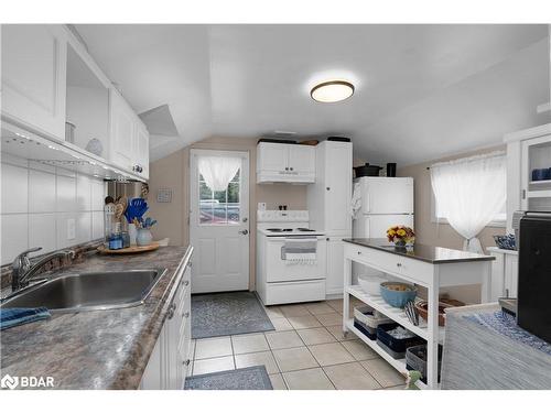 369 Mississaga Street W, Orillia, ON - Indoor Photo Showing Kitchen