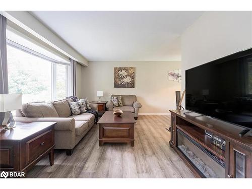 28 Harding Avenue, Barrie, ON - Indoor Photo Showing Living Room