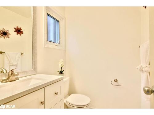 39 Peevers Crescent, Newmarket, ON - Indoor Photo Showing Bathroom