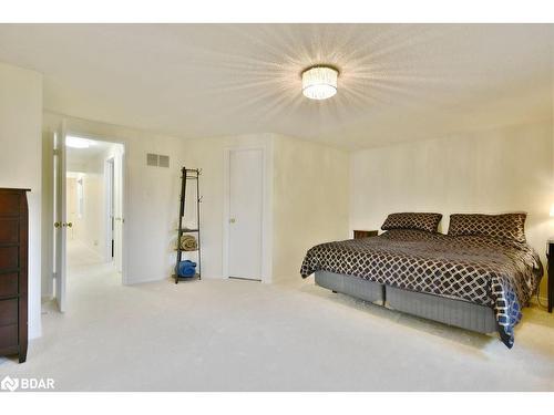 39 Peevers Crescent, Newmarket, ON - Indoor Photo Showing Bedroom