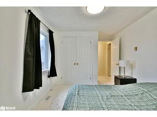 39 Peevers Crescent, Newmarket, ON - Indoor Photo Showing Bedroom