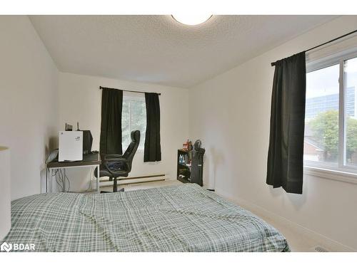 39 Peevers Crescent, Newmarket, ON - Indoor Photo Showing Bedroom