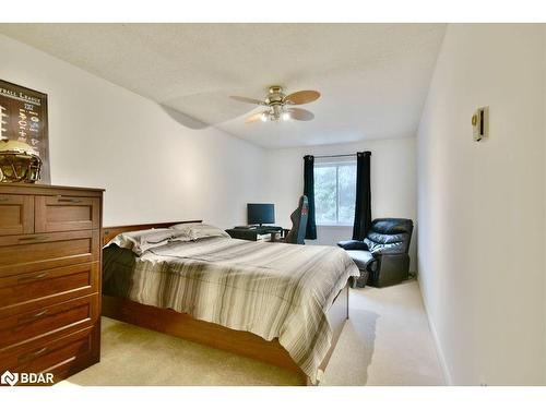 39 Peevers Crescent, Newmarket, ON - Indoor Photo Showing Bedroom