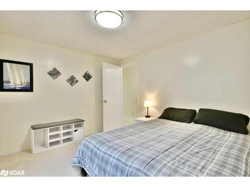 39 Peevers Crescent, Newmarket, ON - Indoor Photo Showing Bedroom