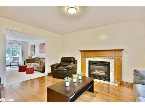 39 Peevers Crescent, Newmarket, ON - Indoor Photo Showing Living Room With Fireplace