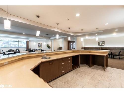 405-37 Ellen Street, Barrie, ON - Indoor Photo Showing Kitchen