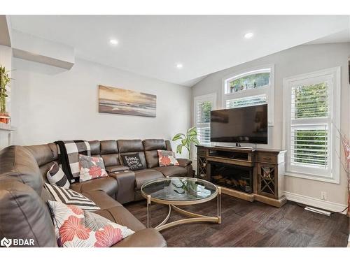 46 Corvette Court, Brampton, ON - Indoor Photo Showing Living Room