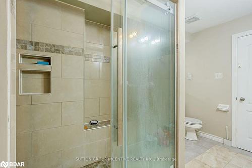 19 Brownwood Drive Drive, Barrie, ON - Indoor Photo Showing Bathroom