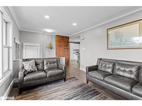 7941 10 Sideroad, Innisfil, ON - Indoor Photo Showing Living Room