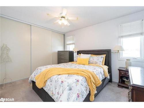 67 Heritage Court, Barrie, ON - Indoor Photo Showing Bedroom