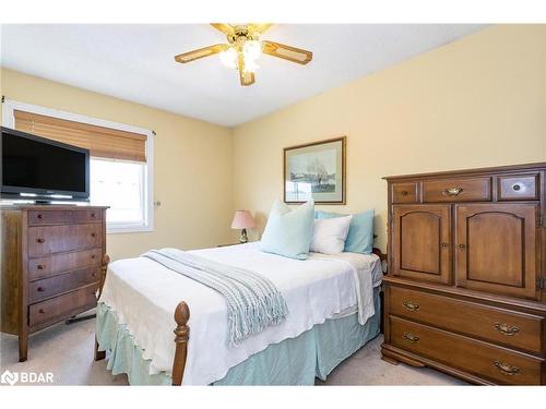 67 Heritage Court, Barrie, ON - Indoor Photo Showing Bedroom