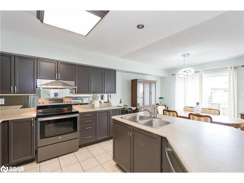 67 Heritage Court, Barrie, ON - Indoor Photo Showing Kitchen With Double Sink