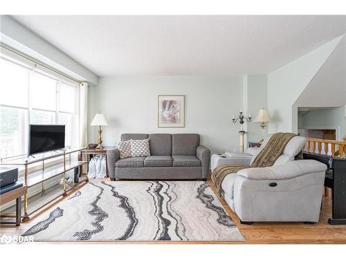 67 Heritage Court, Barrie, ON - Indoor Photo Showing Living Room